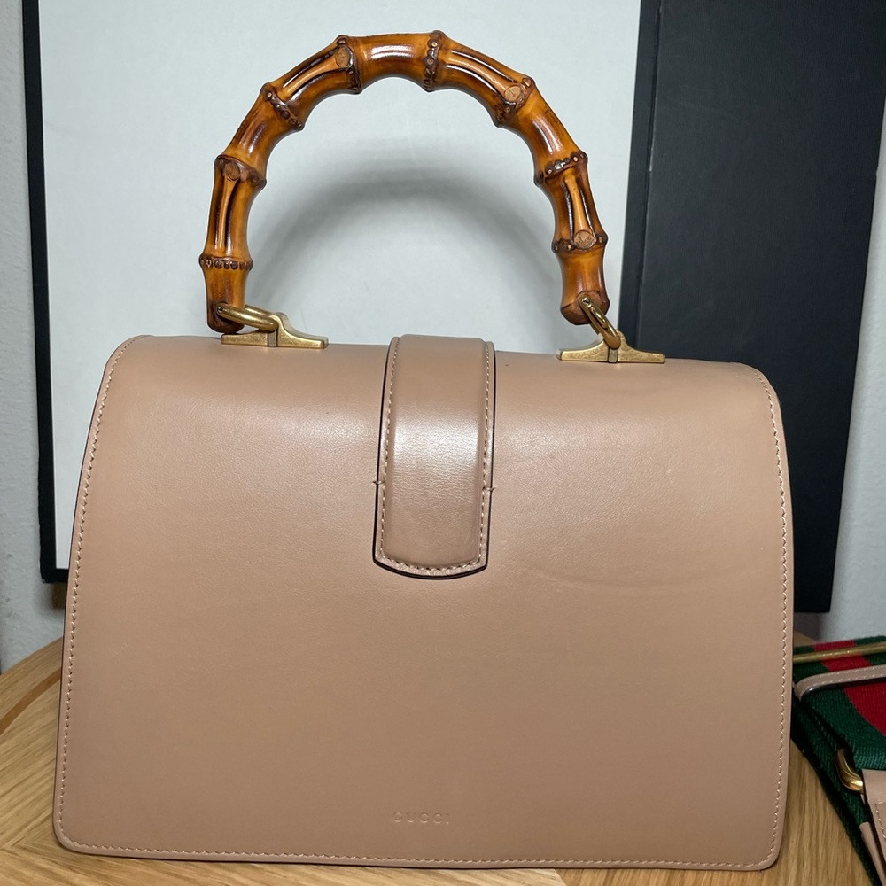 Gucci
Bamboo leather satchel
Good condition
Multicolour, Leather - Picture 7 of 10